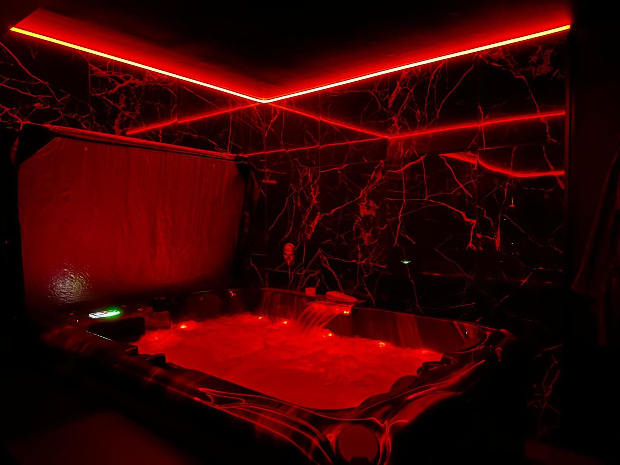Love Room Passion Saint-Hilaire-de-Talmont المظهر الخارجي الصورة